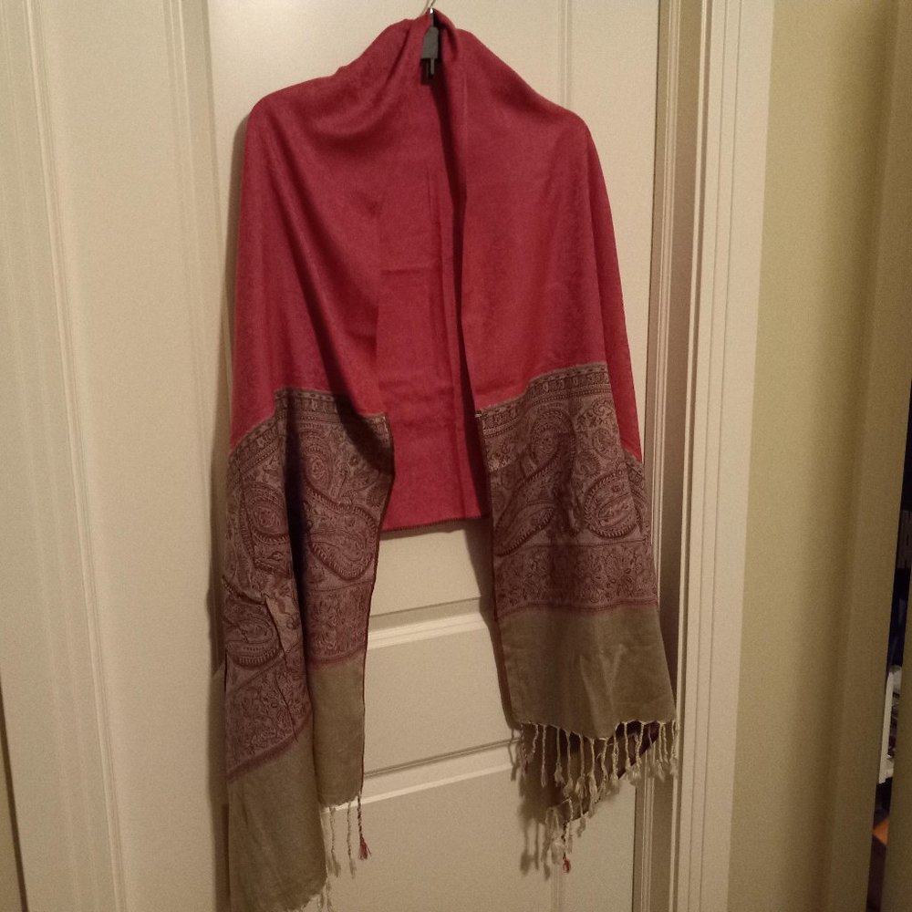 Women Pink Paisley Wide Scarf 76x27" Shawl Shoulder Wrap Reversible Fringed NWOT